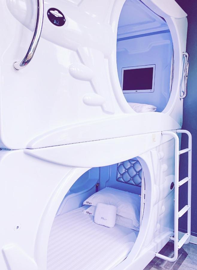 Met A Space Pod @ Boat Quay Singapore Buitenkant foto