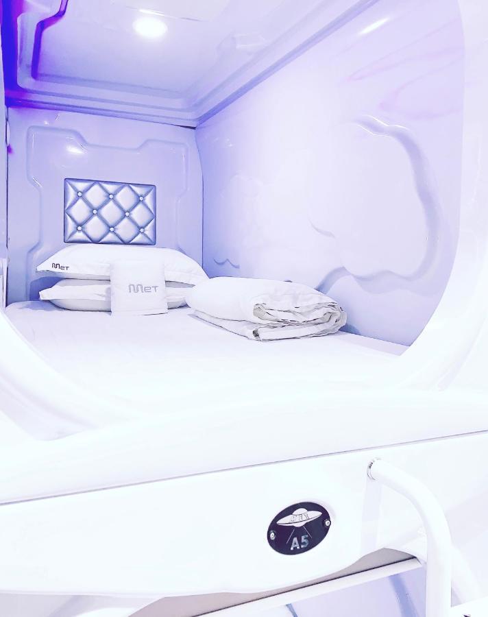 Met A Space Pod @ Boat Quay Singapore Buitenkant foto