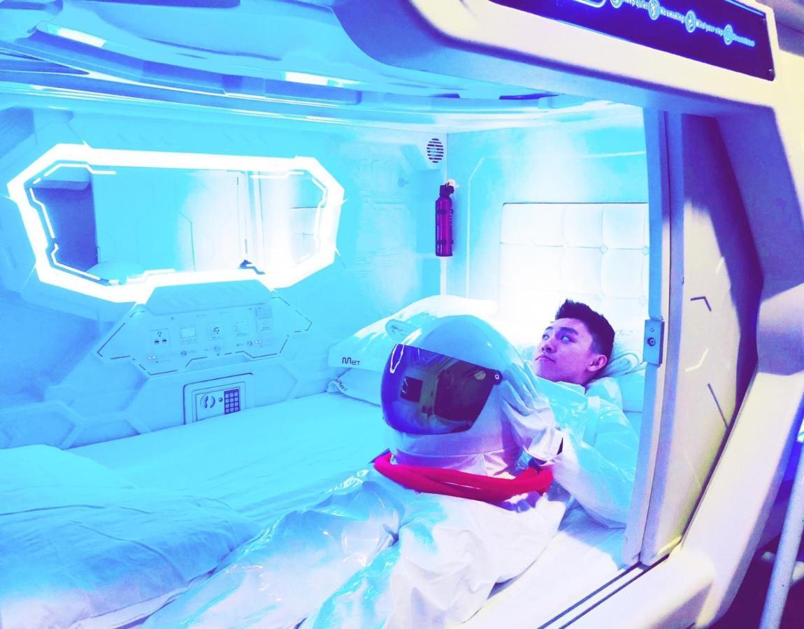 Met A Space Pod @ Boat Quay Singapore Buitenkant foto