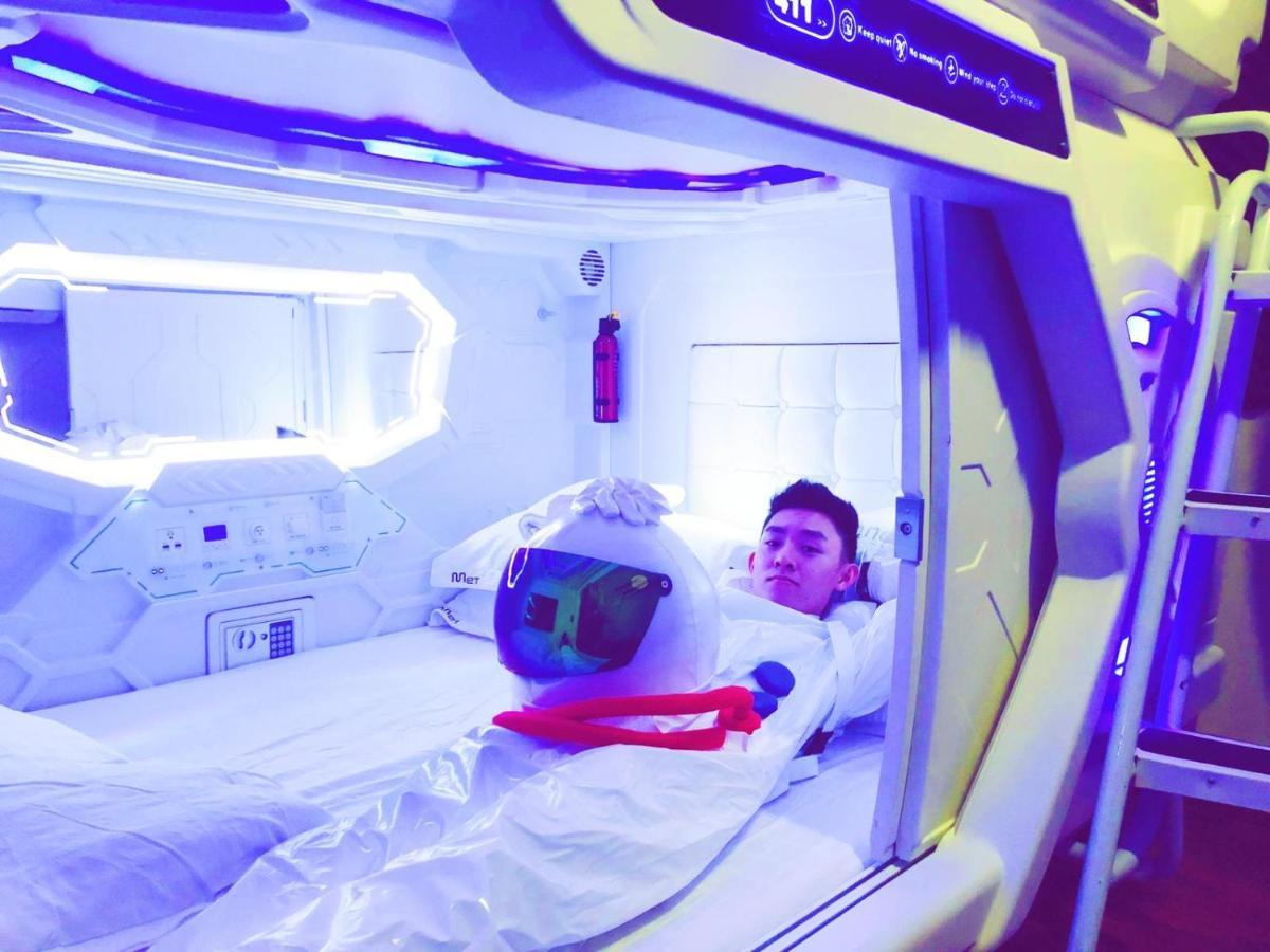 Met A Space Pod @ Boat Quay Singapore Buitenkant foto