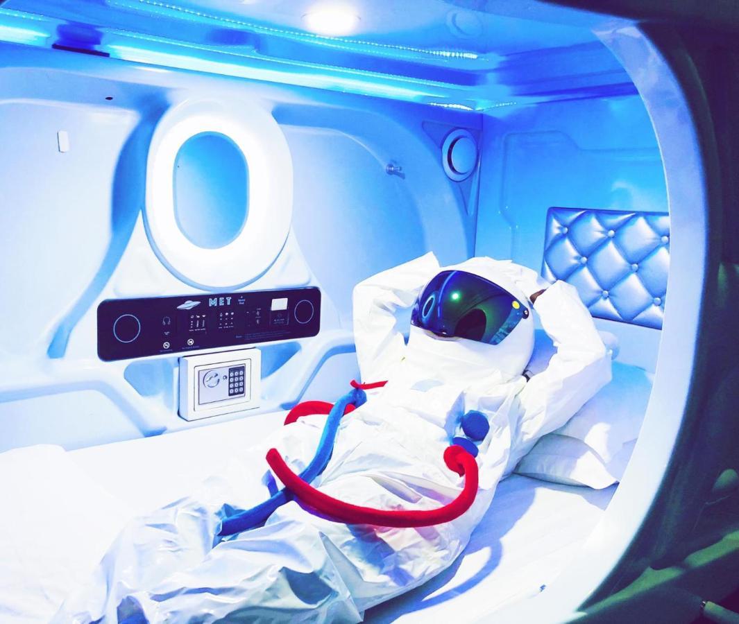 Met A Space Pod @ Boat Quay Singapore Buitenkant foto